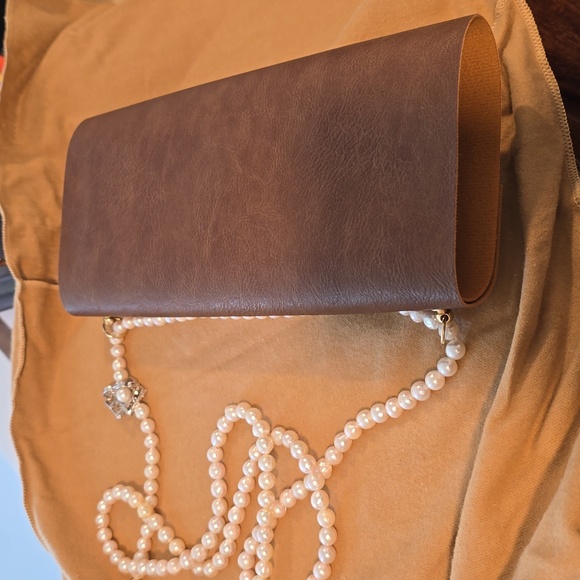 LOUIS VUITTON Sobe Wine red patent clutch bag - Picture 13 of 17